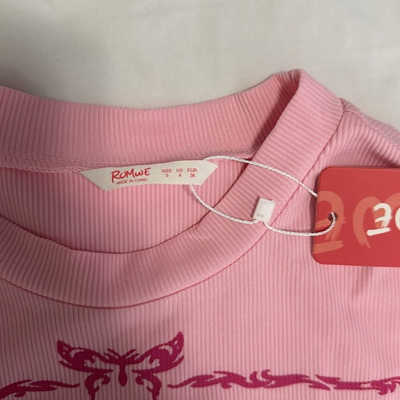 3/$15 NWT Pink Ribbed butterfly cut out crop top small - Picture 3 of 4